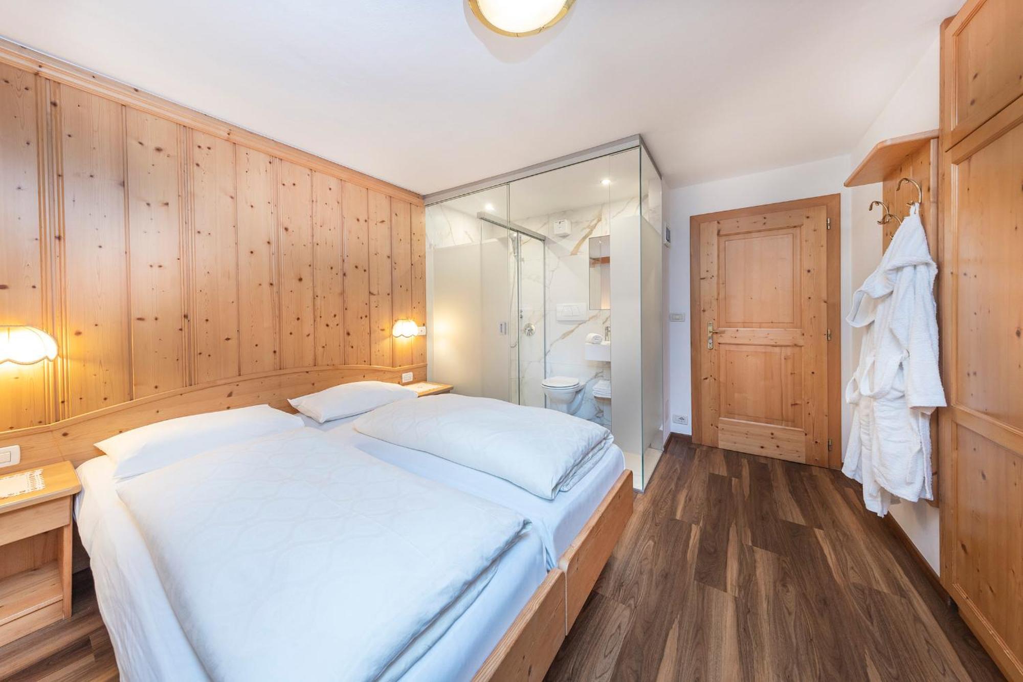 Hotel Jagdhof Selva di Val Gardena Habitación foto